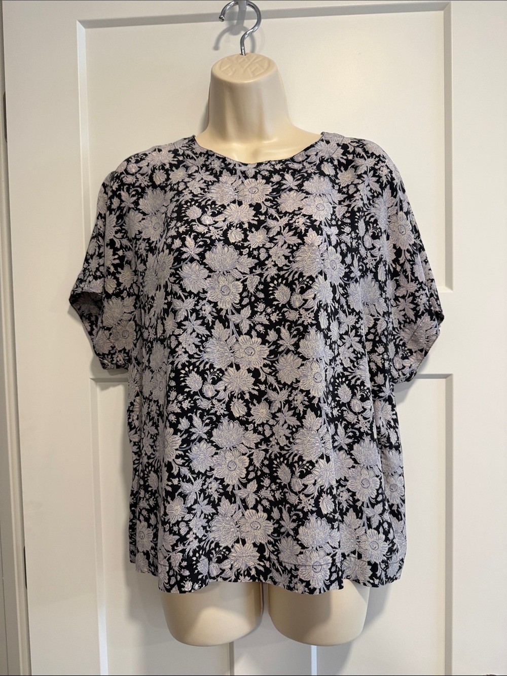 Vintage Paul Stanley 100% Silk Black White Floral Blouse Size 12 Made in Korea